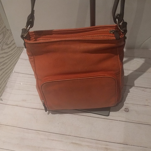 Beautiful Genuine leather bag by Danier 🍀 - Picture 7 of 12